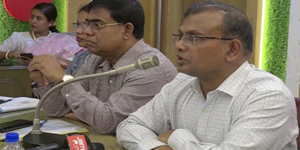 কাউকে নির্বাচনে আনা কমিশনের কাজ নয় : ইসি আনিছুর রহমান